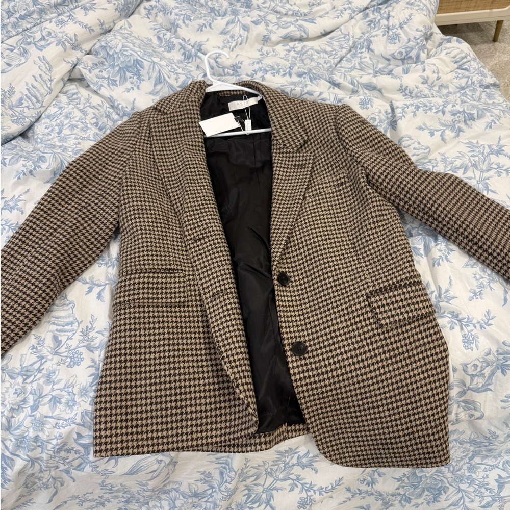 Astr Houndstooth Blazer with Black Lining